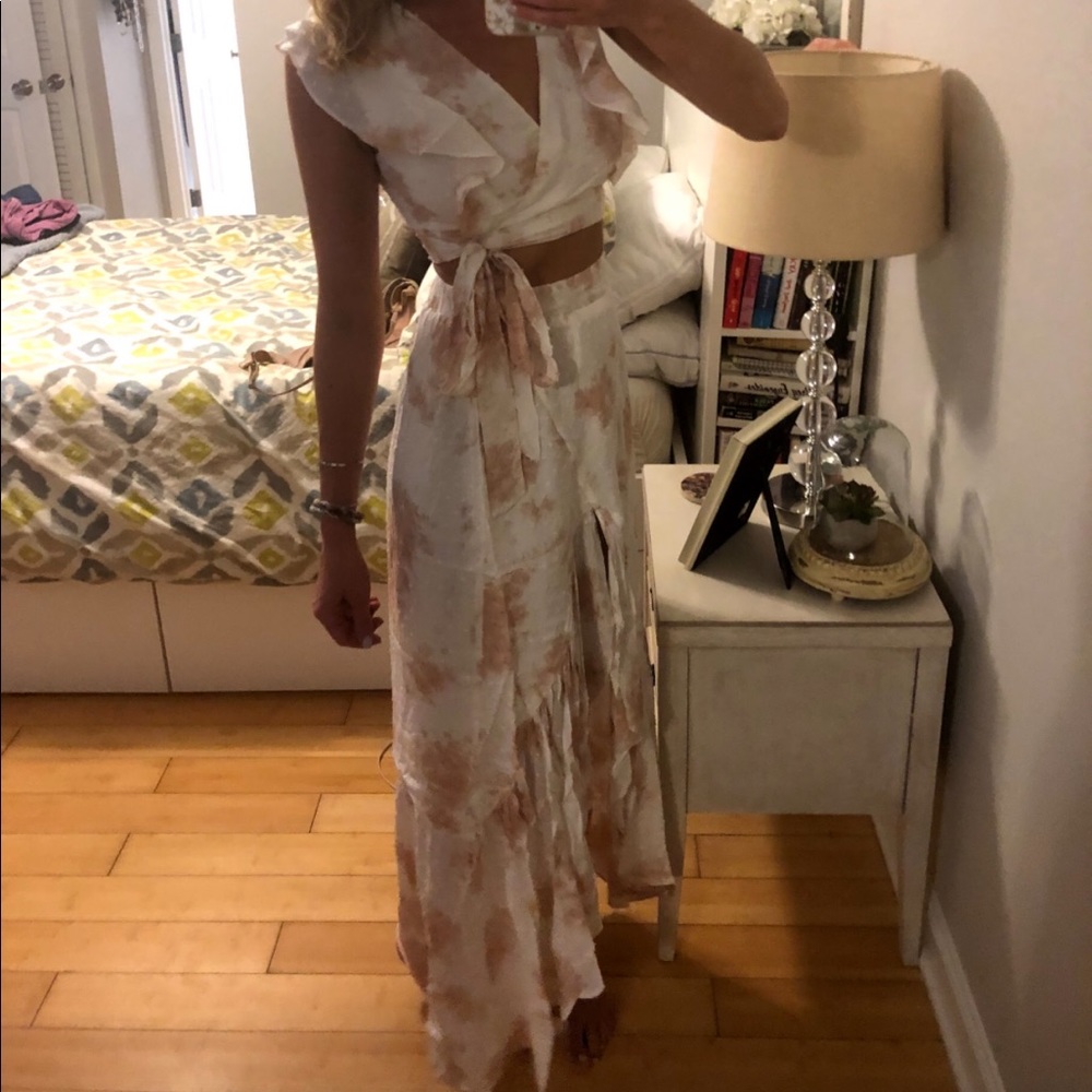 Tie Dye Ruffled Wrap Set - Picture 2 of 3